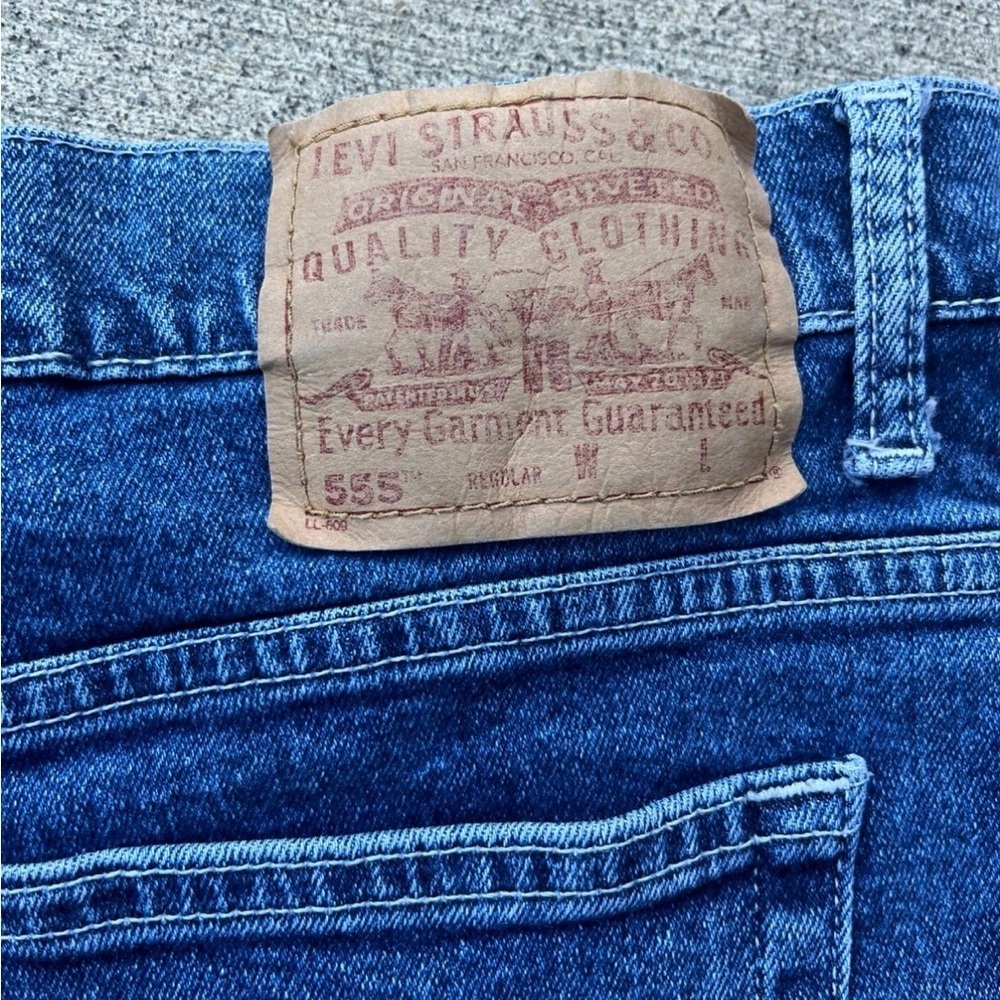 Women's Levi's Retro Mom Fit 555 Dark Wash Shorts Size 16 - Picture 3 of 4